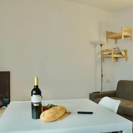Apartment Achea Di Tss' - Lavori Esterni Terminati, Tutti I Servizi Nelle Vicinanze Supermercato, Bar, Lavanderia, Ristoranti